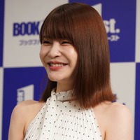 岸明日香【写真：竹内みちまろ】
