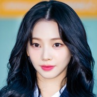 aespa・カリナ、新曲の強烈コンセプトから“印象ガラリ”…初夏の爽やかさ全開！ファッション誌カバーに登場 画像