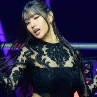 アイドルらしからぬ“豊満ボディ”…ナッティ、密着ワンピのふっくら曲線に視線集中「やばい」