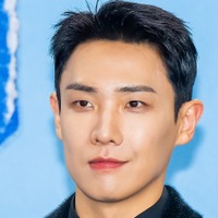 「歯ブラシにゴキブリが…」アイドル出身韓国俳優、貧しかった学生時代の壮絶なエピソード
