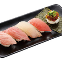 『かっぱのまぐろ5種食べ比べ』　五貫710円（税込780円）～