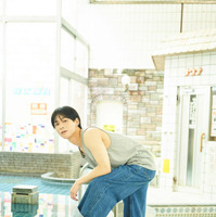 『秦令欧奈ファースト写真集』（主婦と生活社）