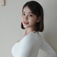 まさにドデカメロン、圧巻のデカさ…“韓国で最もグラマラス”な女性芸人のスイムウェア姿