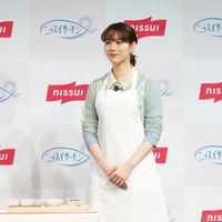 のん【写真：竹内みちまろ】