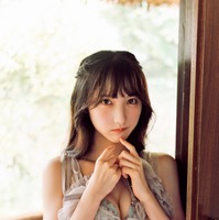 『AKB48長友彩海1st写真集 予定外の瞳』（KADOKAWA）撮影：下田直樹