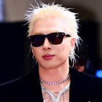 “狂乱パフォーマンス”に視線釘付け…BIGBANG・SOL、新曲『BAD』で唯一無二のカリスマ炸裂 画像