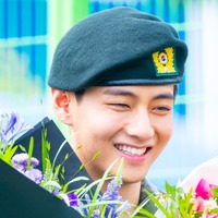「前向きで情が深い、人生のコーチ」BTS・V、兵役中の美談が話題！同期が遅れて公開