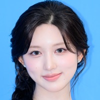 「スマホより本」IVE・ガウル、“読書好きアイドル”の一面披露！寝る前のルーティン明かす