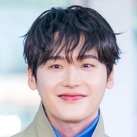 IUの恋人は行動もイケメン！俳優イ・ジョンソク、スタッフにベビー服や25万円のネックレスを贈る