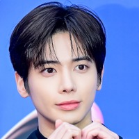 TXT・テヒョン、話題の“滅ポーズ”でファンの心をわし掴み！「はぁ最高」「可愛すぎ…」