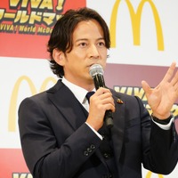 岡田准一【撮影：小宮山あきの】