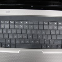 メディアプレーヤーの操作などを簡単にできるファンクションボタンをキーボードの上部に配置