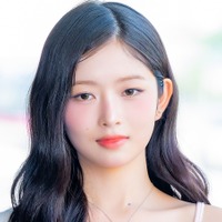 無防備すぎて思わず視線が…IVE・レイ、“ふくらみ”あらわなキャミ姿「見えちゃいそう」