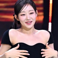 インナーが透け見え!?　ジュリー、タイトトップスで際立つ圧巻ボディ「完璧です」「かわいさの過剰摂取」