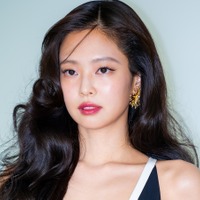ブラトップ姿で見せた“完璧ボディ”…BLACKPINK・ジェニー、肌見せ衣装に視線集中「気絶しそう」