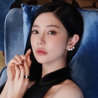 密着ウェアで開脚ポーズ…“世界で最も美しい顔”2位のクララ、圧巻ボディで魅了「すんごい」「わあ大胆」