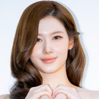 TWICE・サナ、“女神”と見紛うほどの美貌…きらめくマーメイドドレスでイベントに参加 画像