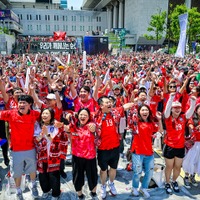 チアも登場、劇的勝利に1万8000人が歓喜に沸く　ソウルで韓国vsチェコ戦街頭応援　お昼時の会社員も選手にエール【北中米W杯】