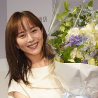 比嘉愛未【写真：竹内みちまろ】