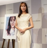 比嘉愛未【写真：竹内みちまろ】