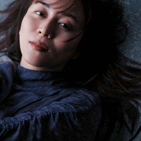 撮影：三宮幹史／『比嘉愛未エッセイ集　またね。』（講談社）