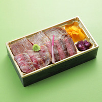 山形【米沢 琥珀堂】「米沢牛ステーキ＆牛串弁当」
