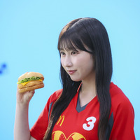 ＝LOVEがマクドナルドと初コラボ！人気曲『ラブソングに襲われる』をオマージュしたWebCMが公開！