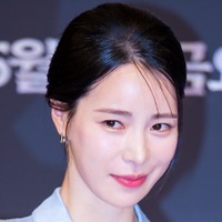「半永久的なはずなのに、消えなくて…」韓国女優、15年前に流行を追った“後遺症”を告白