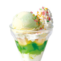 レトロkawaii♡　　　　　　　　　　　　　　　　　　　　クリームソーダ風パルフェ　　　　　　　　　　　　　　　　　390円（税込429円）