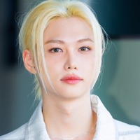 「王子様だぁ」Stray Kids・フィリックス、純白コーデで放つ“非現実的な美しさ”に反響！