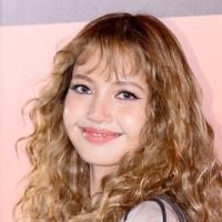 BLACKPINK・リサ、入手困難なフェラーリをお披露目？桁違いの“セレブぶり”が話題