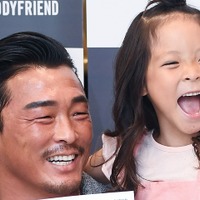 秋山成勲、娘サランちゃん（14）からのプレゼントに感動！心温まる“娘バカ”ぶり発揮