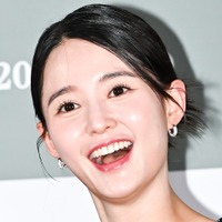 “BTS胎教”も話題！13人きょうだいの韓国女優、生後間もない息子との写真を公開「私に似ている」