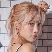 海外セレブ並みの肌見せ！“もりもり”な紐スイムウェア姿の韓国フィットネスタレント