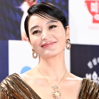 いいの？韓国屈指の“グラマラス女優”、ジッパー下りた密着スイムウェア姿で線がくっきり