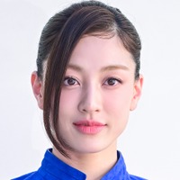 TWICE・ジヒョ、ジャマイカ出身歌手Shenseeaとコラボ！2人の“化学反応”に世界が注目