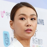 デビューした教え子の公演で暴言、番組で中指…KARA『ミスター』のカリスマ振付師、言動が物議
