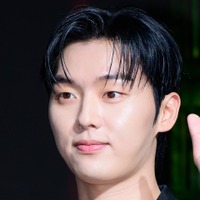 “全裸誤爆”に子供相手の“暴投始球式”など炎上多数…韓国俳優「深く反省、良い人になりたい」