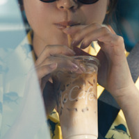 アイスカフェラテ「真夏のエスケープ」篇