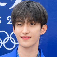 「狂わせにきてて罪」SEVENTEEN・ドギョム、“彼氏感”あふれるカフェSHOTにファン悶絶！