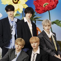 TXT、夏の熱を帯びた表情で魅了…日本5thシングル『セツナハナビ』新ビジュアル公開