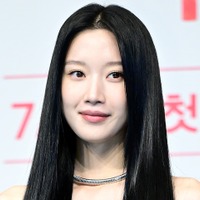 “ほぼ全部見えてる”衣装で話題に！ムン・ガヨン、すき間が見える”はち切れ寸前“衣装で魅了