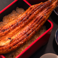 紐を引くだけでうな重が熱々に！築地うなぎ食堂「熱々チルドうな重」20日より全国受付開始 画像