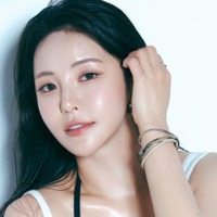 光沢肌にタンクトップから溢れるボリューム感！ユジョン、“びしょ濡れフェスの女神”になる準備完了