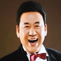 「頸椎椎間板ヘルニアを患い認知機能も低下」韓国国民的歌手がこの世去って2年、妻が語った闘病