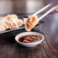 【台湾 同客(トンクー)餃子館】「親続き味の手作り水餃子」1,080円(6個入) ＜各日販売予定50点＞