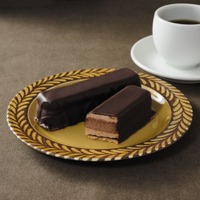 ご褒美スティックケーキパリっとふわとろショコラ（ベルギーチョコ使用）（税込 387 円）