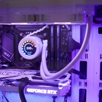 在宅ワークもゲームも快適にこなすメインPC（C）RafiRaffee