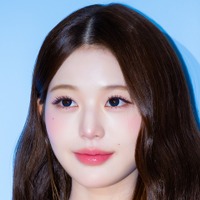 態度の炎上を意識？IVE・ウォニョン、撮影現場スタッフの“異なる視線”をアピールか 画像
