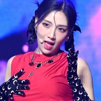 「かわいすぎて反則…」“IZ*ONEだったかもしれない”LIGHTSUMチョウォン、抜群スタイルに注目 画像